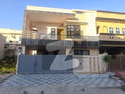 جناح گارڈنز فیز 1 جناح گارڈنز,ایف ای سی ایچ ایس,اسلام آباد میں 5 کمروں کا 8 مرلہ مکان 3.7 کروڑ میں برائے فروخت۔