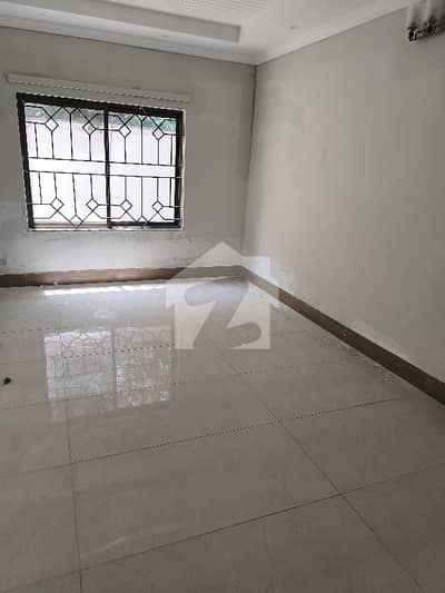 4 bedrooms & 4 bathrooms 1DD 2TV lounge 2 kitchen