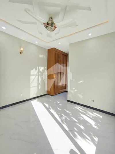 BRAND NEW 8 MARLA DESIGNER MURRE FACING AVAILABLE FOR SALE