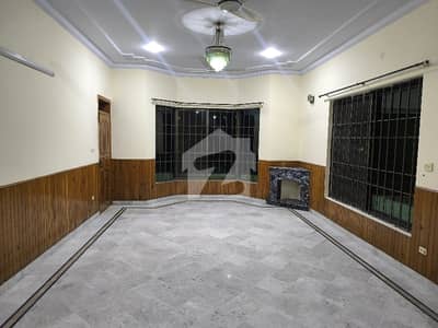 Portion 3 Bedrooms & 3 Bathrooms DD TV Lounge Kitchen