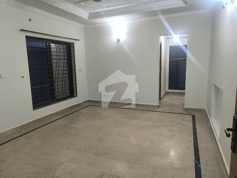 3 Bedrooms & 3 Bathrooms DD TV Lounge Kitchen 3 Bedrooms & 3 Bathrooms DD TV Lounge Kitchen