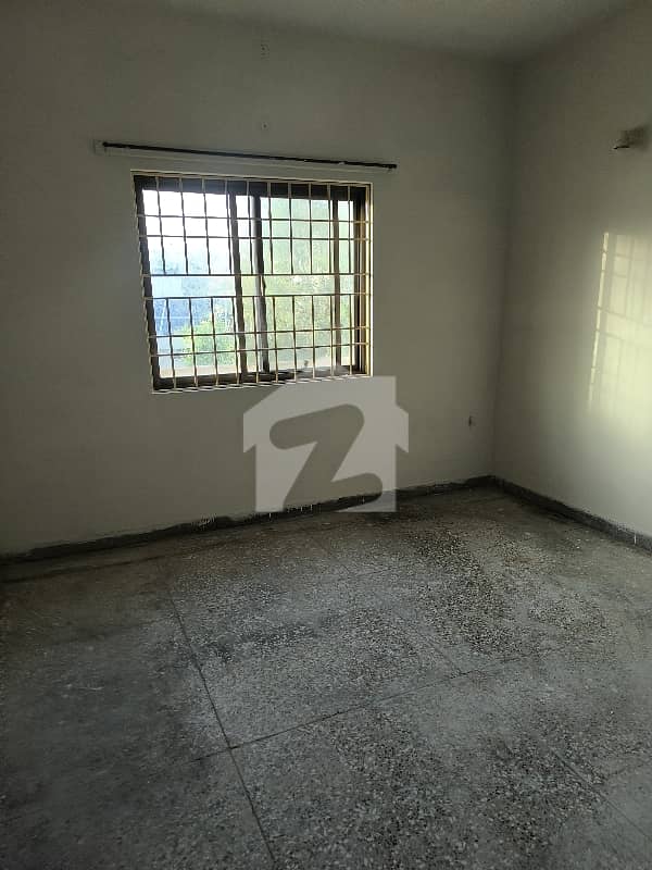 Centrally Located Upper Portion For rent In G-10 Available Centrally Located Upper Portion For rent In G-10 Available