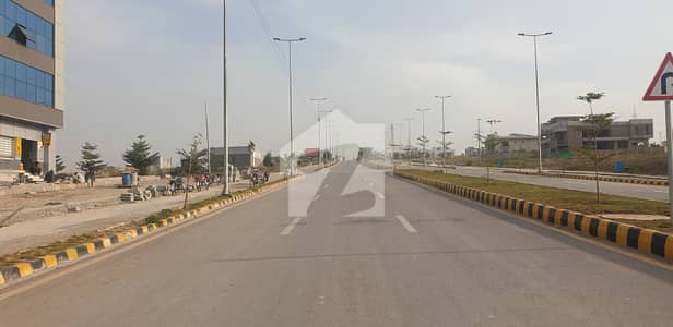 1 Kanal Prime Location Plot Available For Sale