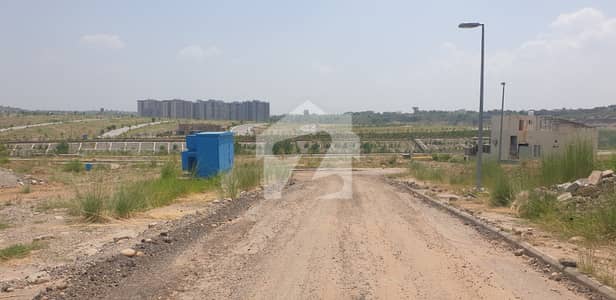 5th Avenue, Prime location Near Park 1 Kanal Plot