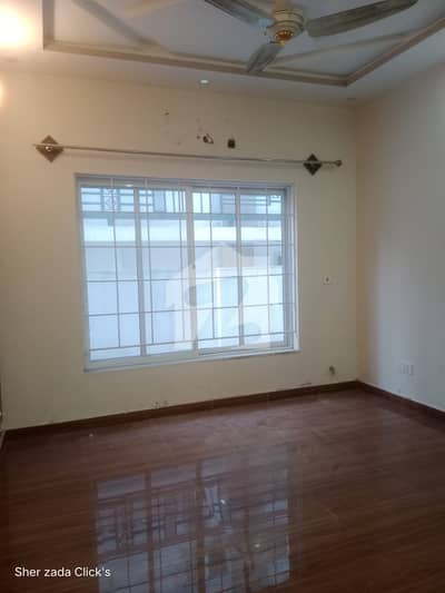 Sunfacing /Designer / Brand new 7 Marla House Available For Rent