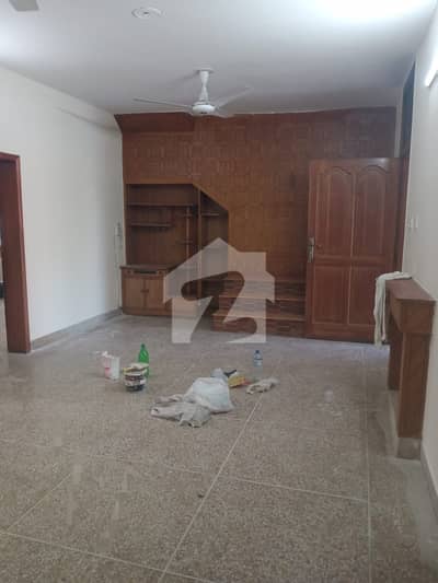 جی ۔ 10 اسلام آباد میں 3 کمروں کا 14 مرلہ زیریں پورشن 1.55 لاکھ میں کرایہ پر دستیاب ہے۔
