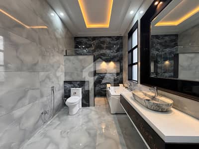 1 KANAL BRAND NEW MODERN AND FACING PARK HOUSE FOR SALE IN PRIME LOCATION OF VALENCIA TIWN