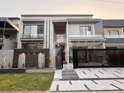 1 KANAL BRAND NEW MODERN AND FACING PARK HOUSE FOR SALE IN PRIME LOCATION OF VALENCIA TIWN