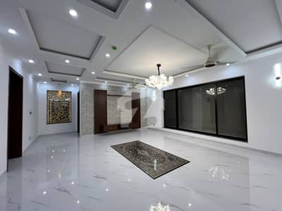 5 MARLA HOUSE BRAND NEW BEAUTIFUL LOCATION AVAILABLE FOR RENT