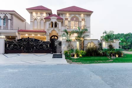 D H A Lahore 1 Kanal Owner Build Stylish House With 100% Original Pics Available For Sale D H A Lahore 1 Kanal Owner Build Stylish House With 100% Original Pics Available For Sale