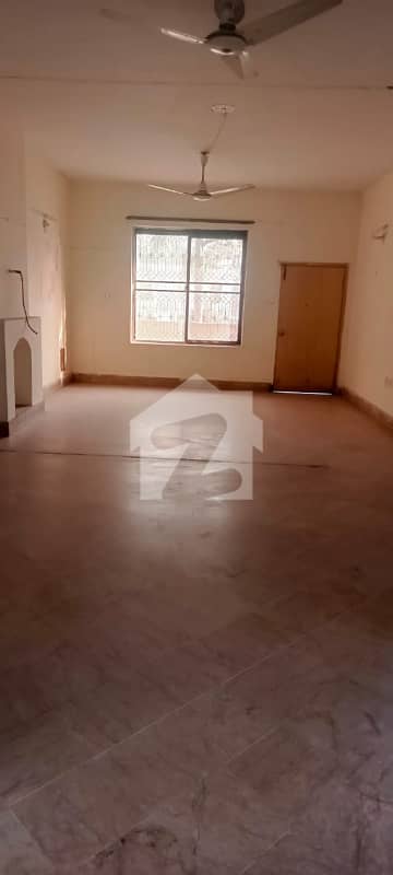 10 Marla Hall Asif Block For Rent