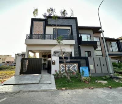 3 Beds 5 Marla Ideal Location House for Rent in DHA 9 Town Lahore.