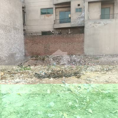 مسلم ٹاؤن فیصل آباد میں 5 مرلہ رہائشی پلاٹ 80.0 لاکھ میں برائے فروخت۔
