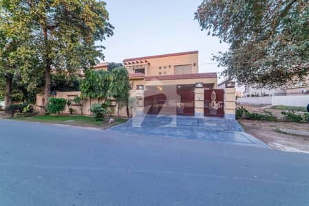DHA Lahore 1 Kanal Owner Build Design House Available For Sale