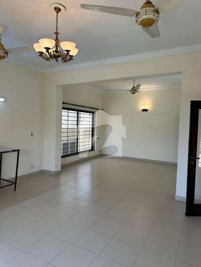 1 Kanal Upper Portion, Prime Location, Secure Neighborhood
