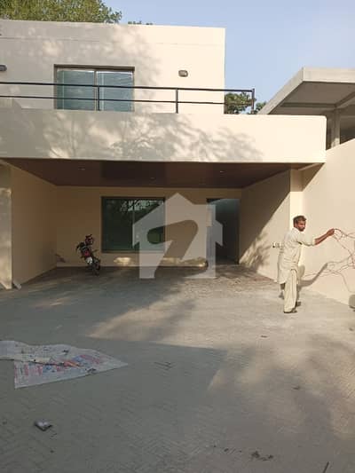 3 Kanal Beautiful House Available For Family+Silent Office & Front Back Lawn