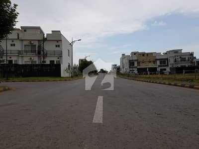 بحریہ انکلیو - سیکٹر بی1 بحریہ انکلیو,بحریہ ٹاؤن,اسلام آباد میں 4 مرلہ کمرشل پلاٹ 2.5 کروڑ میں برائے فروخت۔