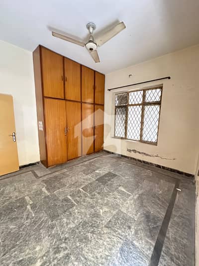 3.5 Marla Upper 2 Portions Available For Rent (Near Al-Fatah Chamber)