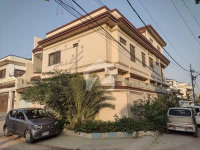 گلشنِ اقبال ٹاؤن کراچی میں 8 کمروں کا 12 مرلہ مکان 8.5 کروڑ میں برائے فروخت۔