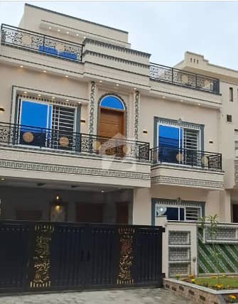 جی ۔ 13 اسلام آباد میں 4 کمروں کا 4 مرلہ مکان 6.75 کروڑ میں برائے فروخت۔