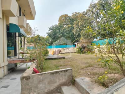 Investor Alert F7 Porsh Address 1066 Syd House 6bedroom Drawing and Dining TV Lounge Kitchen with sqtr Front Lawn Margalla Facing CDA Transfer Near to Markaz Main Location