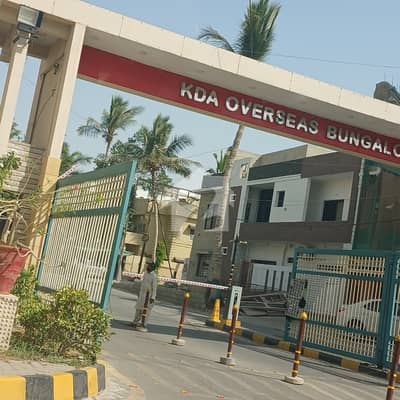 کے ڈی اے اوورسیز بنگلوز گلستانِ جوہر,کراچی میں 4 کمروں کا 11 مرلہ مکان 8.5 کروڑ میں برائے فروخت۔