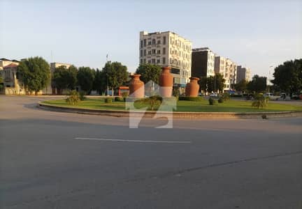 بحریہ ٹاؤن نشتر بلاک بحریہ ٹاؤن سیکٹر ای,بحریہ ٹاؤن,لاہور میں 5 مرلہ کمرشل پلاٹ 7.5 کروڑ میں برائے فروخت۔
