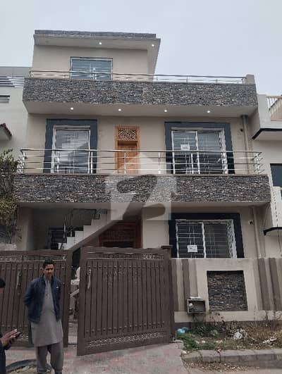 25x40 Ground Portion For Rent In G13