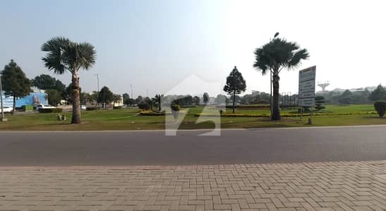 ڈی ایچ اے فیز 6 - بلاک اے فیز 6,ڈیفنس (ڈی ایچ اے),لاہور میں 8 مرلہ کمرشل پلاٹ 29.5 کروڑ میں برائے فروخت۔ ڈی ایچ اے فیز 6 - بلاک اے فیز 6,ڈیفنس (ڈی ایچ اے),لاہور میں 8 مرلہ کمرشل پلاٹ 29.5 کروڑ میں برائے فروخت۔