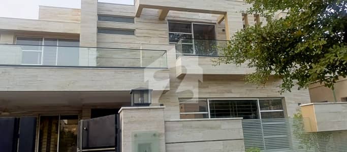ای ایم ای سوسائٹی ۔ بلاک ایف ای ایم ای سوسائٹی,لاہور میں 5 کمروں کا 1 کنال مکان 9.5 کروڑ میں برائے فروخت۔