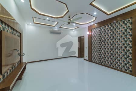 D H A Lahore 1 Kanal Owner Build Design House With 100% Original Pictures  Available For Rent