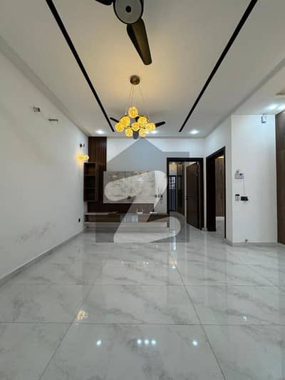 Southern Block 10 Marla Brand New Luxury House For Rent