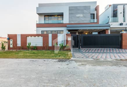 D H A Lahore 1 Kanal Brand New Mazhar Munir Design House With 100% Original Pics Available For Rent