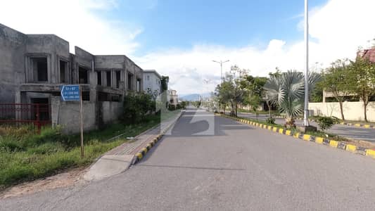 پی ایچ اے ایف آفیسرز ریزڈینسیا کوری روڈ,اسلام آباد میں 6 کمروں کا 14 مرلہ مکان 4.9 کروڑ میں برائے فروخت۔