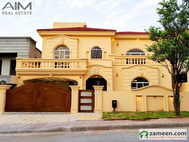 Luxury 1 Kanal House For Sale With Spacious Rooms