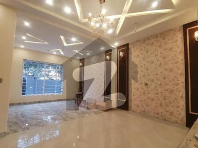 پارک ویو سٹی لاہور میں 4 کمروں کا 5 مرلہ مکان 2.3 کروڑ میں برائے فروخت۔