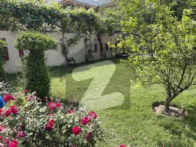 F-11 Double Unit House 6 Bedroom For Rent