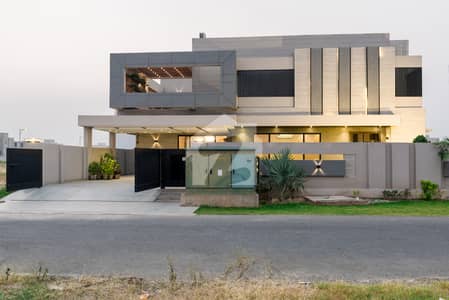 1 Kanal House at Prime Location