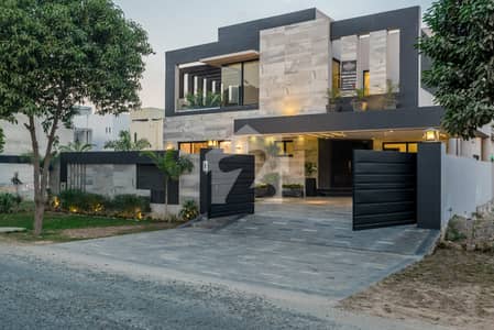 Eyes Catching 1 Kanal House at Prime Location