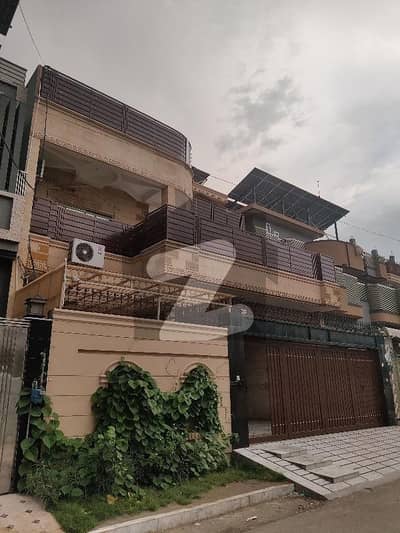 حیات آباد فیز 4 حیات آباد,پشاور میں 10 کمروں کا 10 مرلہ مکان 7.65 کروڑ میں برائے فروخت۔