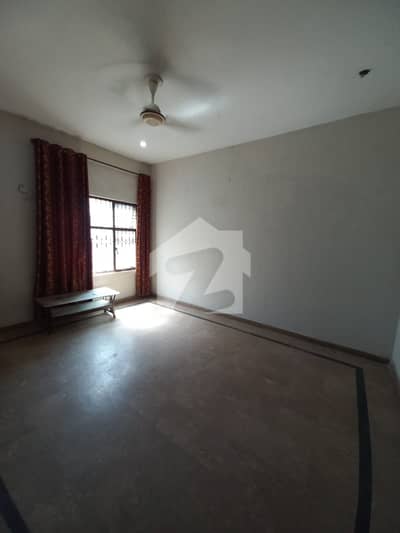 IQBAL TOWN 1 KANAL UPPER PORTION FOR RENT IQBAL TOWN 1 KANAL UPPER PORTION FOR RENT