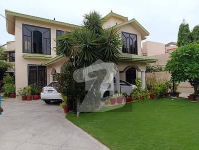 In DHA Phase 8 1000 Square Yards Upper Portion For rent