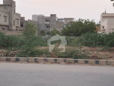 Chance Deal For Sale 400 Sq Yard Plot On 150ft Road In Prime Sector