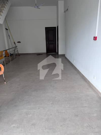 ڈی ایچ اے فیز 8 ڈی ایچ اے ڈیفینس,کراچی میں 3 کمروں کا 11 مرلہ دکان 6.0 لاکھ میں کرایہ پر دستیاب ہے۔