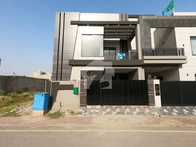 بحریہ ٹاؤن سیکٹر ای بحریہ ٹاؤن,لاہور میں 3 کمروں کا 5 مرلہ مکان 2.1 کروڑ میں برائے فروخت۔