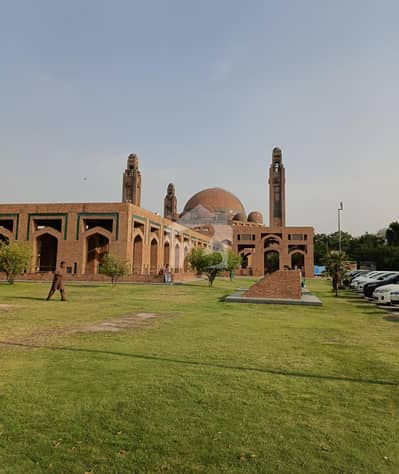 5 Marla Commercial Plaza For Sale In Bahria Town Lahore On Reasonable Price 5 Marla Commercial Plaza For Sale In Bahria Town Lahore On Reasonable Price
