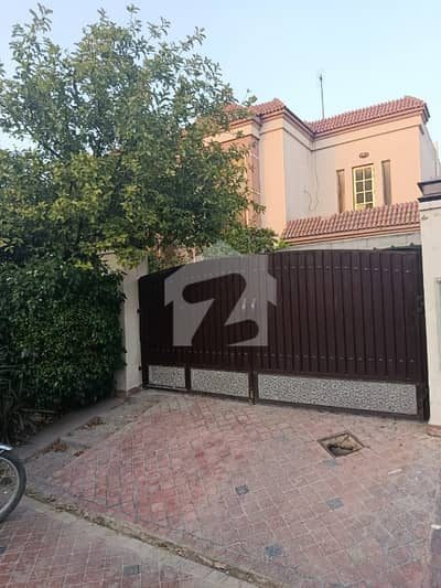 BEATUFUL HOUSE FOR SALE AVAILABLE