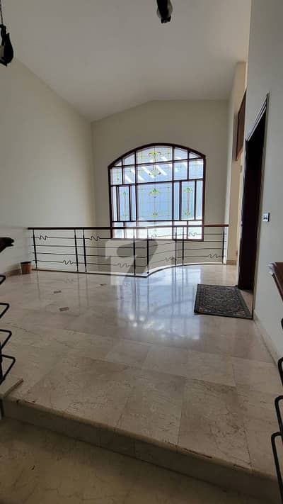 Defence 1000 Yards Bungalow For Rent