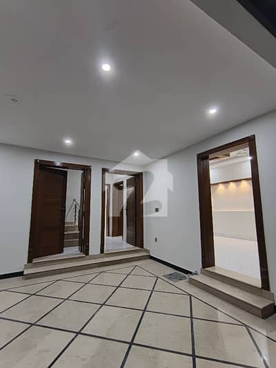 ٹاپ سٹی 1 اسلام آباد میں 5 کمروں کا 10 مرلہ مکان 1.55 لاکھ میں کرایہ پر دستیاب ہے۔ ٹاپ سٹی 1 اسلام آباد میں 5 کمروں کا 10 مرلہ مکان 1.55 لاکھ میں کرایہ پر دستیاب ہے۔