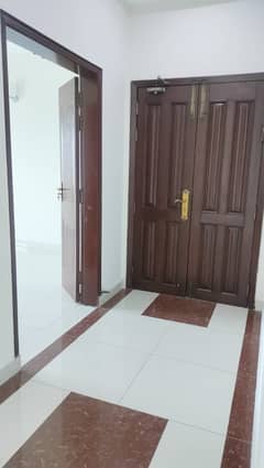 10 MARLA 3 BEDROOM FLAT AVAILBLE FOR SALE IN ASKARI 11 LAHORE